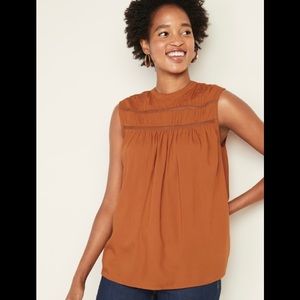 Sleeveless lace-trim swing top